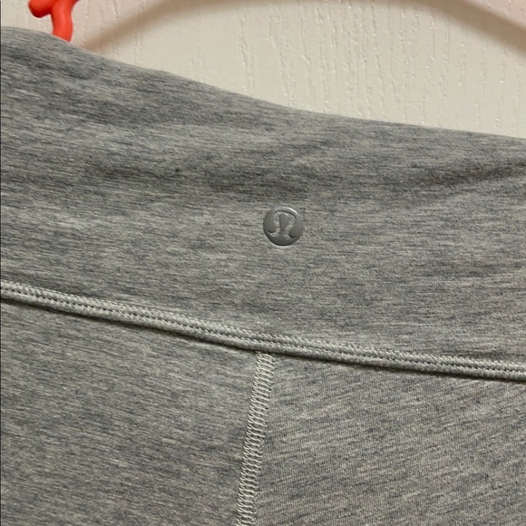 Lululemon beautiful yoga pants open two sides to be comfy when moving around. - Picture 10 of 11
